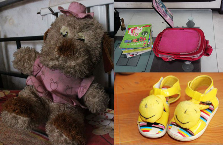 被小彬嫻當(dāng)成寶貝的毛絨玩具，臟兮兮地靠在床沿，顯得是那樣的孤單；還未裝包的書本、還未來(lái)及穿著蹦跳的可愛涼鞋都被放在了家里，它們也在等待小主人回家。