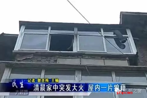 8月9日早，邯鄲新興大街青年路口，和平里小區(qū)16號(hào)樓2單元，一居民家中著火。消防官兵接警后，立即趕往現(xiàn)場(chǎng)，經(jīng)過(guò)消防隊(duì)員十多分鐘的搶救，大火被全部撲滅。不過(guò)所幸，無(wú)人員受傷，目前，起火原因還在調(diào)查中。