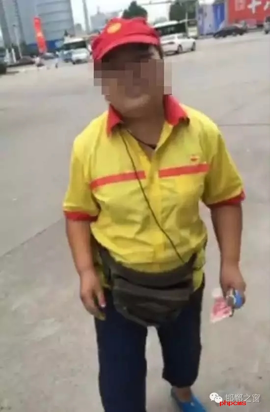 8月11日，一則內(nèi)容為“邯鄲一加油站‘缺斤短兩’”的視頻引起社會(huì)廣泛關(guān)注。記者從涉事的聯(lián)潤(rùn)美迪加油站證實(shí)確有此“糾紛”，對(duì)此，轄區(qū)復(fù)興公安勝利橋派出所已介入調(diào)查，同時(shí)，復(fù)興區(qū)市場(chǎng)監(jiān)督局回應(yīng)已封存涉事加油機(jī)，將對(duì)其進(jìn)行計(jì)量檢定。